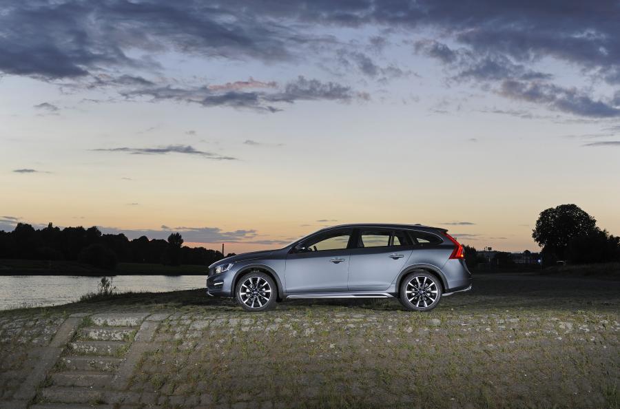  Volvo V60 T5 Cross Country 2015 года  (фото 27 из 38)